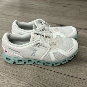 Women’s on cloud size 9